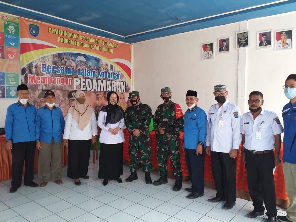 Baznas OKI Bersama Kodim 0402 OKI-OI Salurkan Bantuan Sembako Kepada Warga Kurang Mampu