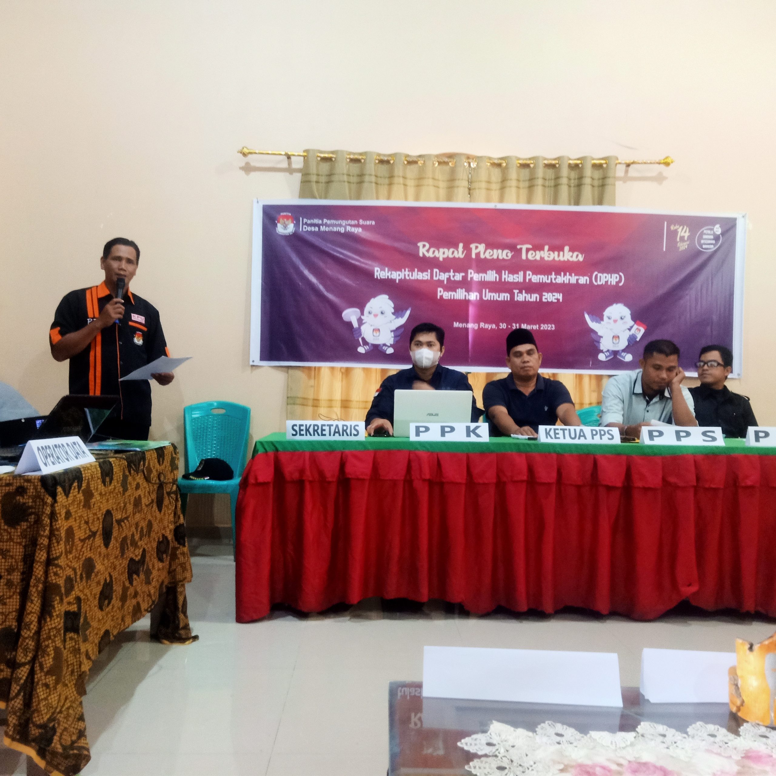 PPS Desa Menang Raya Gelar Rapat Pleno Terbuka Rekapitulasi DPHP Pemilu 2024