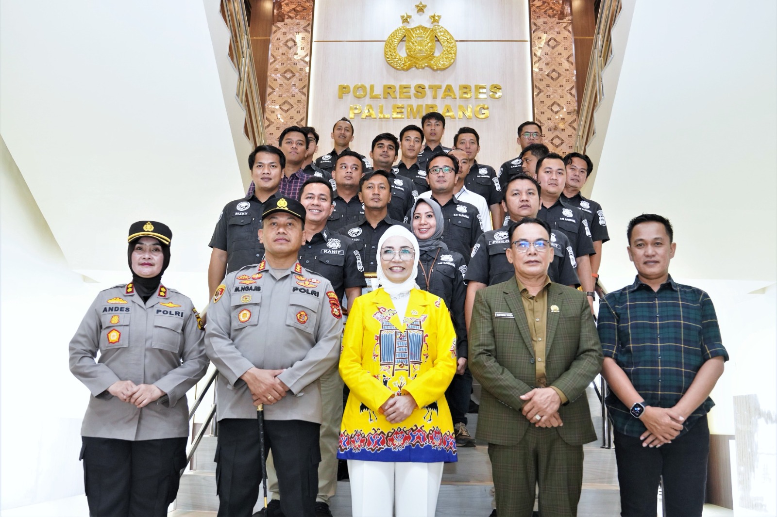 Ketua DPRD Sumsel Berikan Penghargaan untuk Tim Satresnarkoba Polrestabes Palembang.