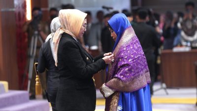 Ketua DPRD Sumsel Melantik Nurmala Dewi sebagai Dewan PAW mengantikan Muhamad Yaser, S