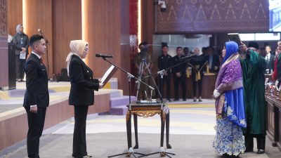 Ketua DPRD Sumsel Melantik Nurmala Dewi sebagai Dewan PAW mengantikan Muhamad Yaser, S