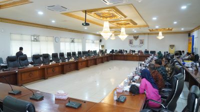 Ketua DPRD Sumsel, RA Anita Noeringhati Menghadiri Rapat Banggar.