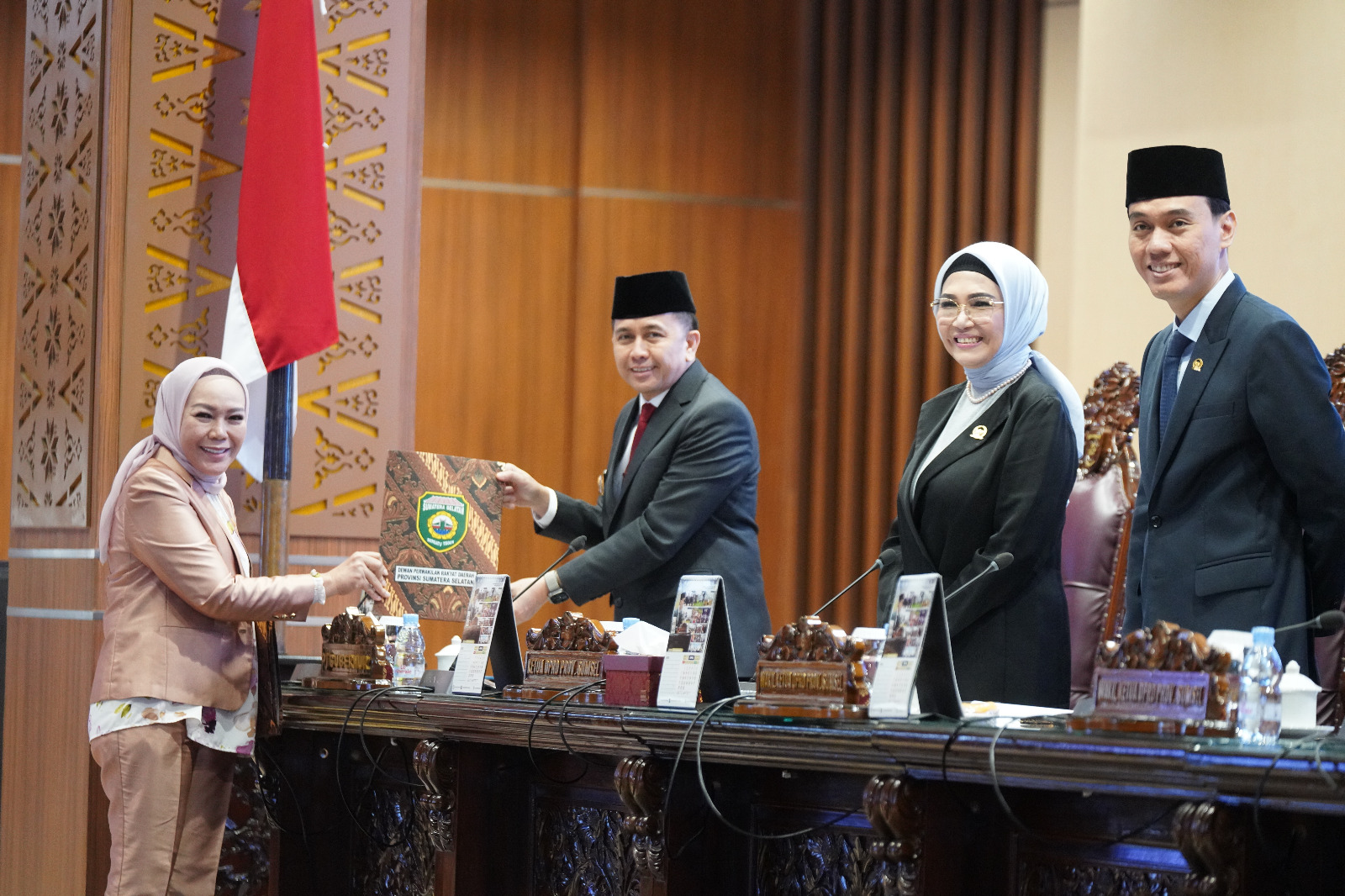 DPRD Prov. Sumsel dan Gubernur Sepakati 3 Raperda dan 3 Raperda perpanjangan waktu Pembahasan