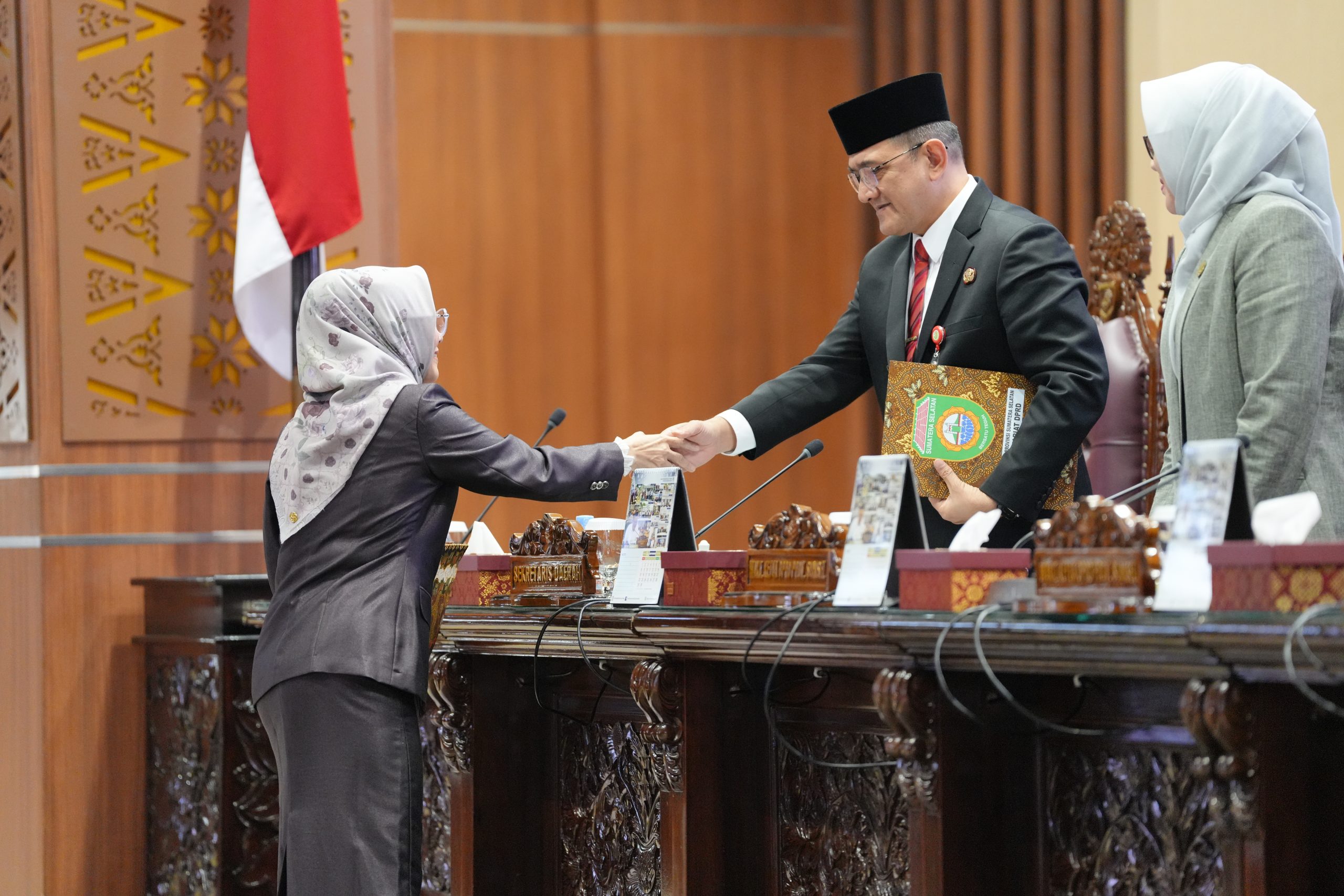 Fraksi - Fraksi DPRD Sumsel Sampaikan Pemandangan Umum Terhadap Raperda Perubahan APB